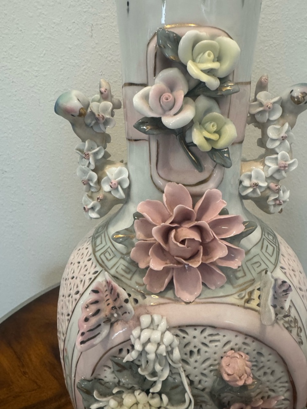 Beautiful vintage Chinese reticulated vase with birds, butterflies and flowers - Picture 6 of 16